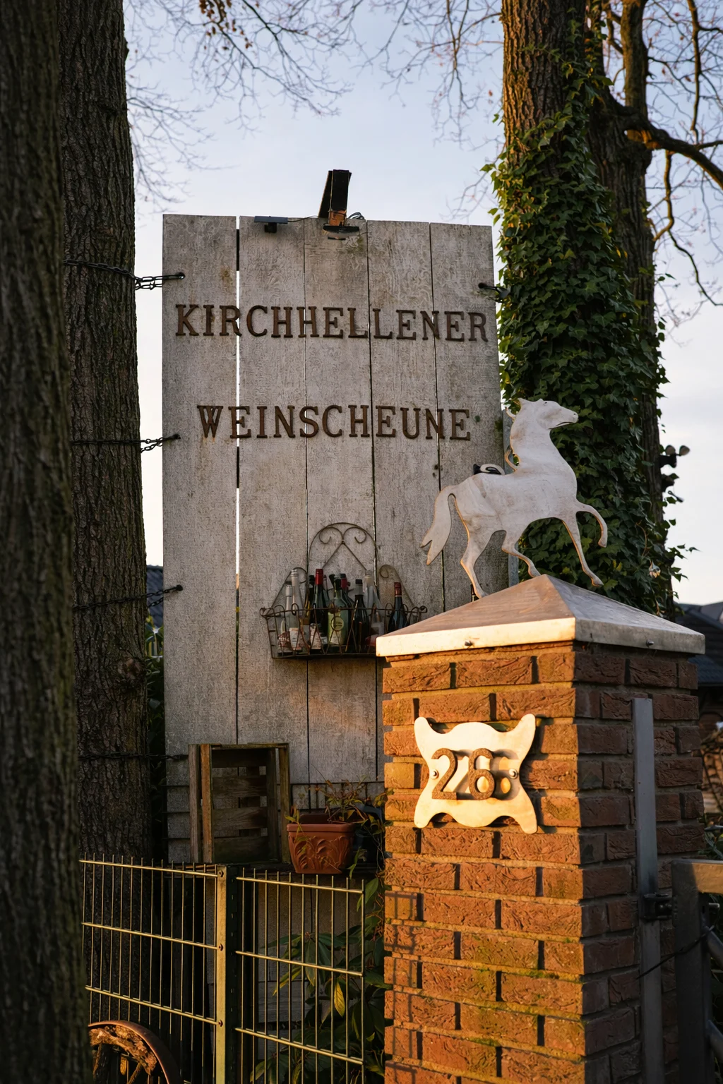 Schild der Kirchhellener Weinscheune in Bottrop, Hochzeitslocation für eine standesamtliche Trauung in einer Weinkellerei