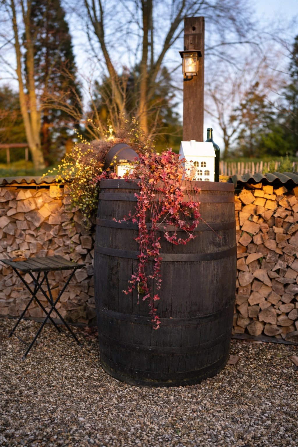 Dekoration mit Weinfass bei einer standesamtlichen Hochzeit in einer Weinkellerei in Bottrop
