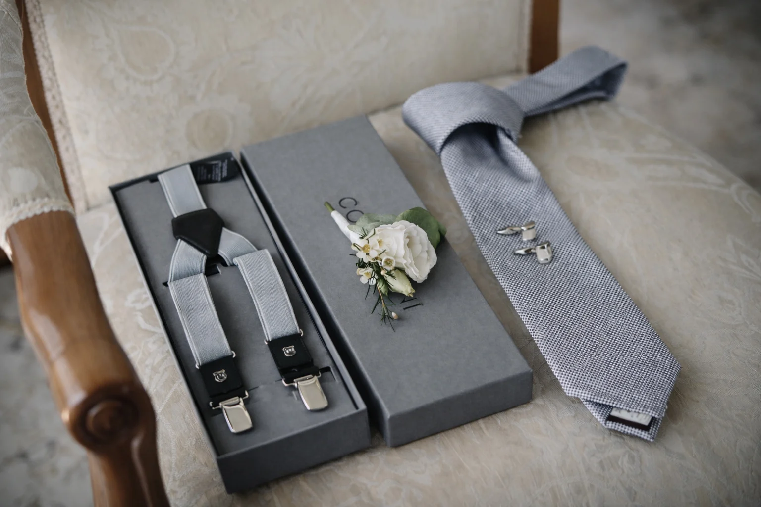 Elegant groom details captured during a wedding preparation in Essen, Ruhrgebiet. Timeless wedding photography for modern couples in NRW, Germany.