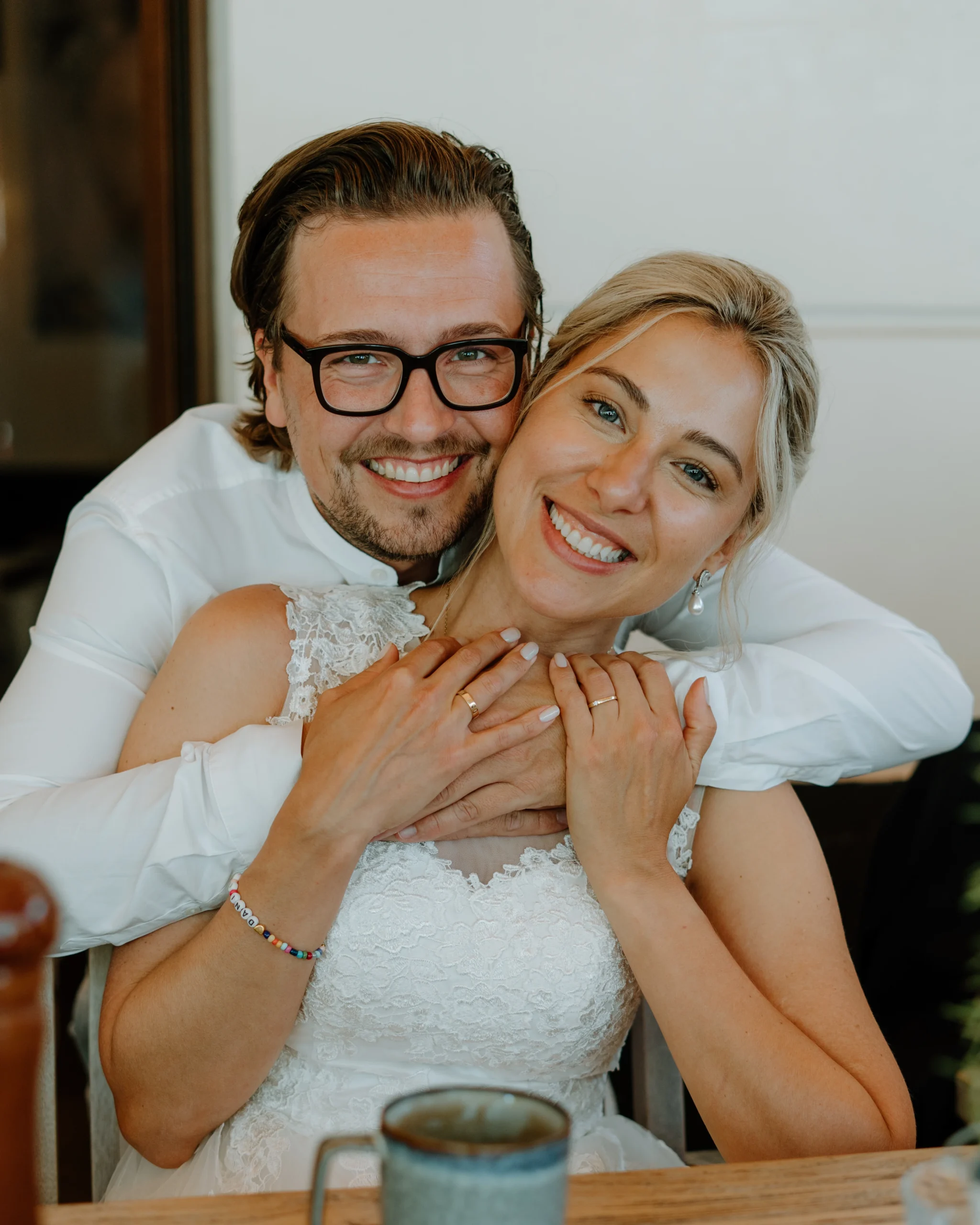 Eine Auswahl an Hochzeitsgästen und emotionalen Momenten bei einer Hochzeit in Köln