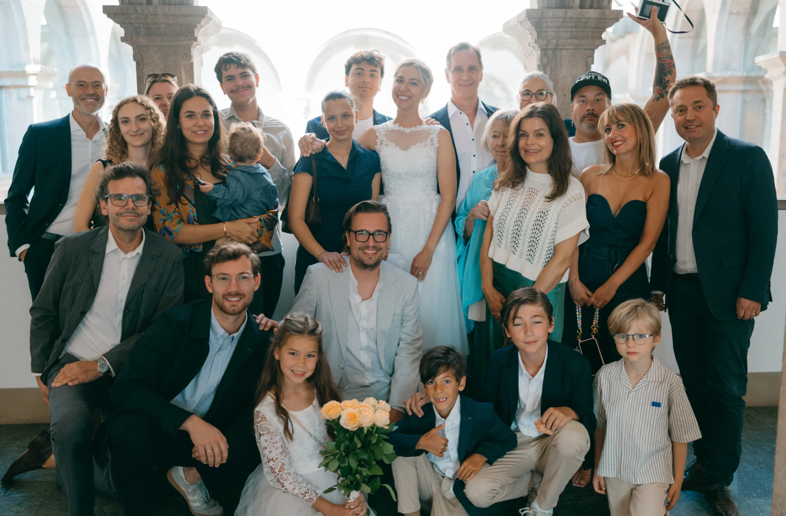 Sektempfang und Catering nach der standesamtlichen Trauung in Köln, Auswahl an Getränken und Fingerfood für die Hochzeitsgäste im Standesamt.